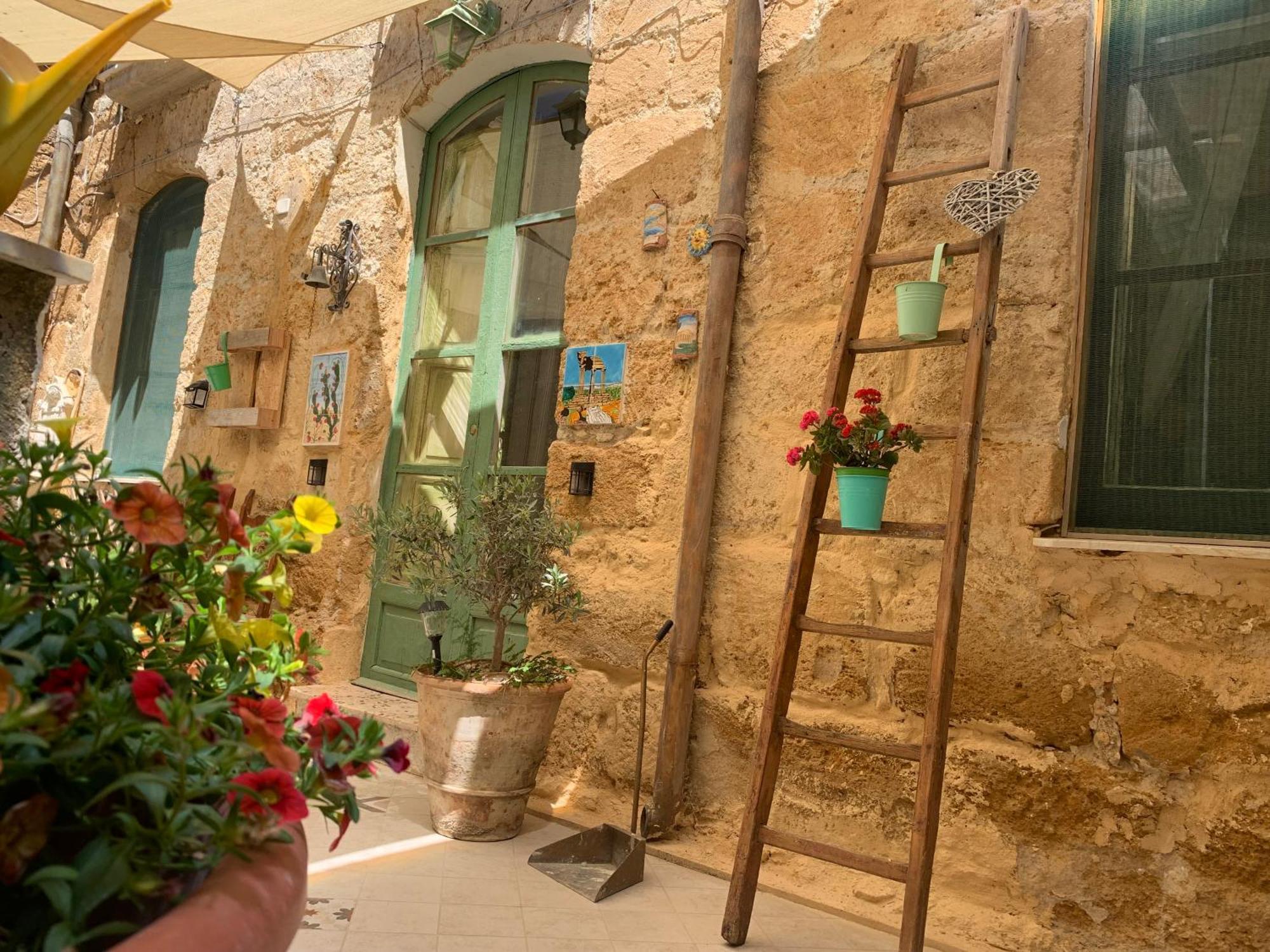 Ferienwohnung Il Vecchio Cortile Agrigent Exterior foto