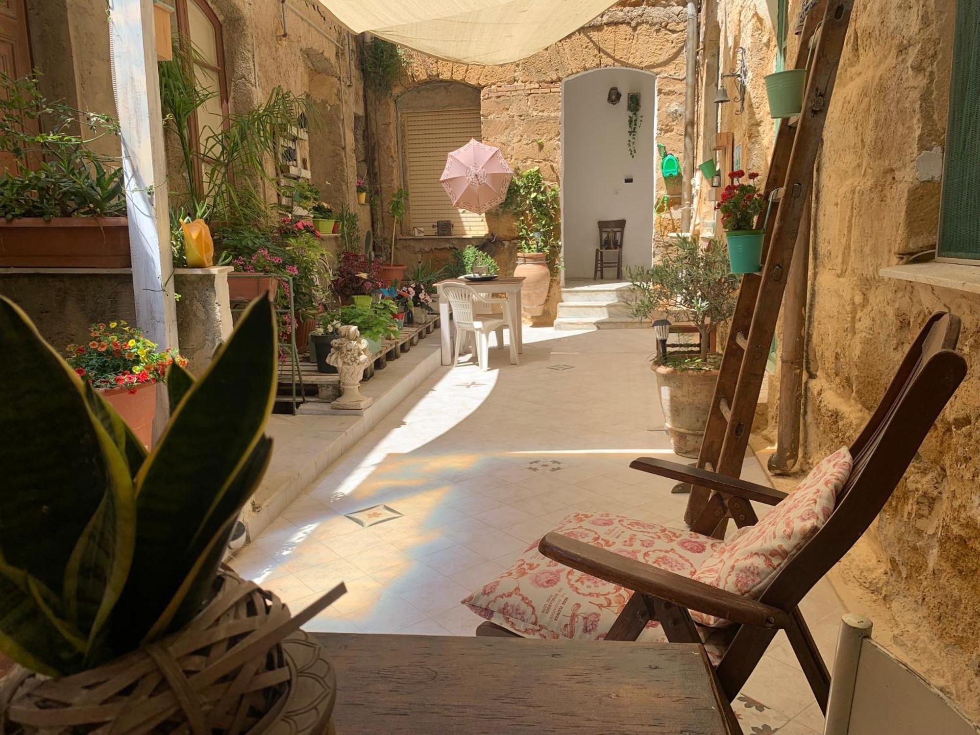 Ferienwohnung Il Vecchio Cortile Agrigent Exterior foto