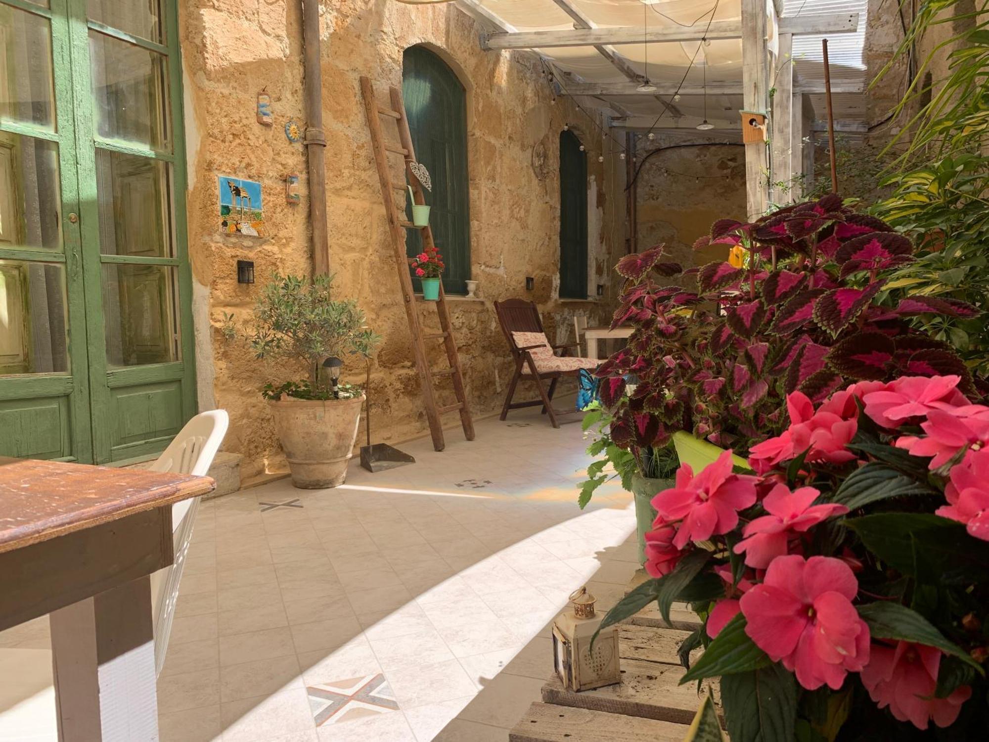 Ferienwohnung Il Vecchio Cortile Agrigent Exterior foto