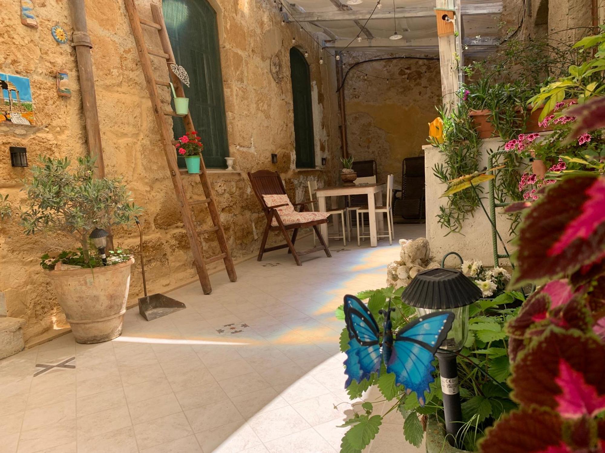 Ferienwohnung Il Vecchio Cortile Agrigent Exterior foto